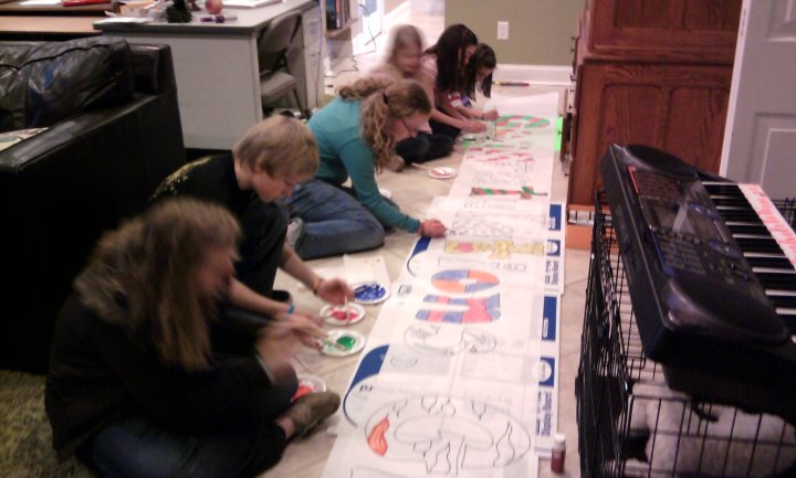Have the neighborhood kids come over and make a banner for another neighbor to welcome her home or to celebrate something exciting!